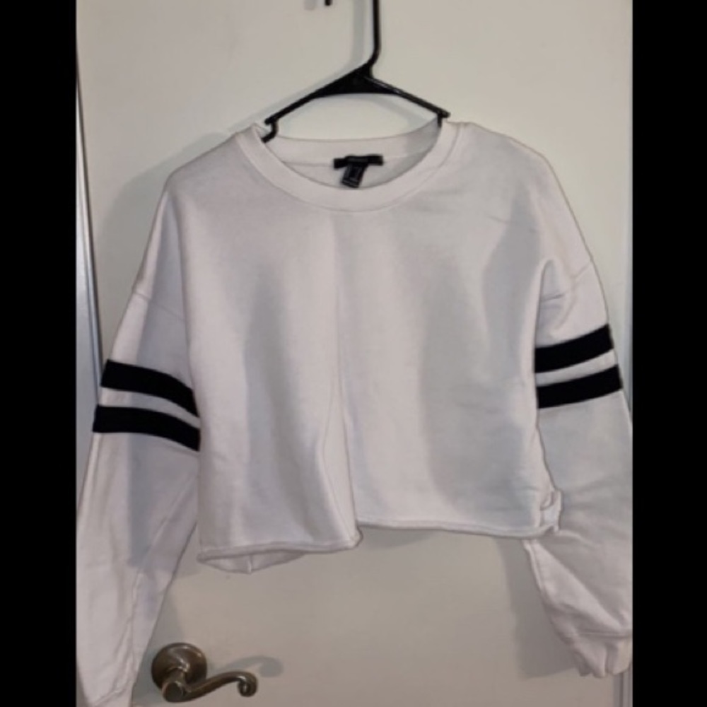 2 Cropped sweaters
